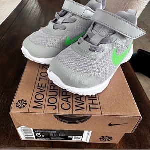 Toddler size 6 Nike Revolution sneakers